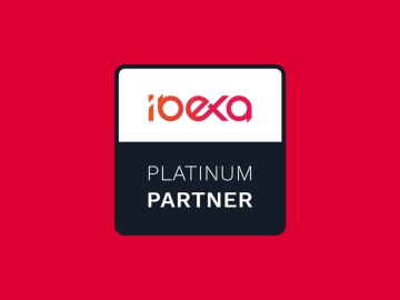 Ibexa Platinum partner badge.