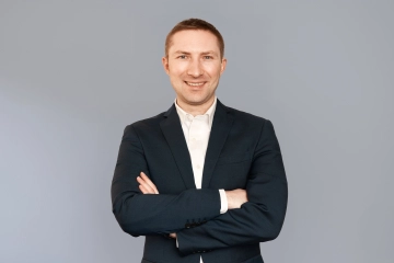 Benjamin Clues, OMMAX.